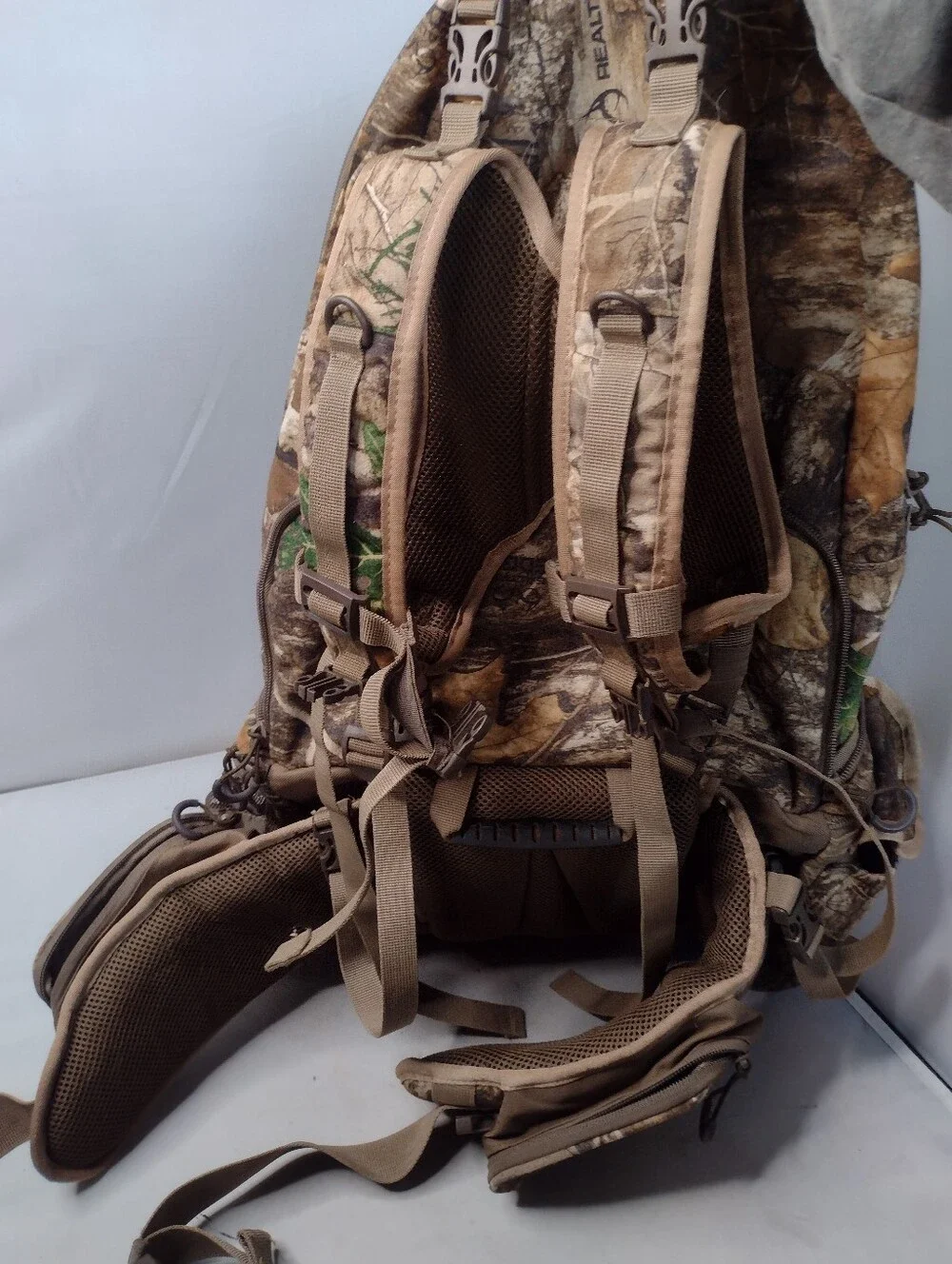 ALPS OutdoorZ Big Bear Lumbar Pack Day Pack 2 in 1 Realtree Xtra Camo A6